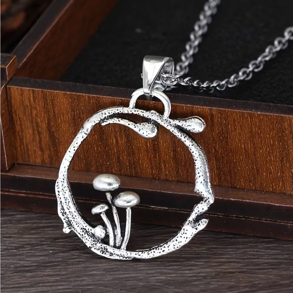 ⭐️ Mushroom Silvertone Pendant Necklace New